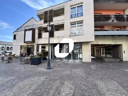 location commerce 71 m²