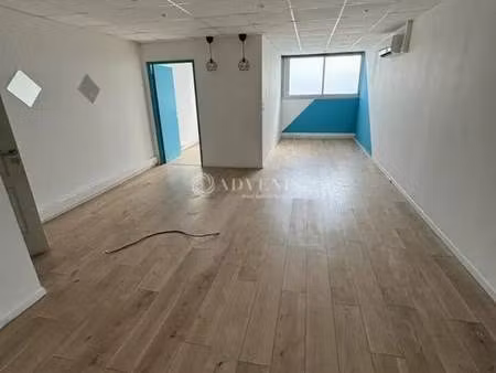 location commerce 55 m²