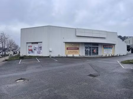 location commerce 992 m²