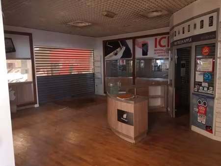 location commerce 63 m²