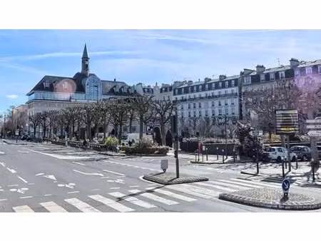 location commerce 70 m²