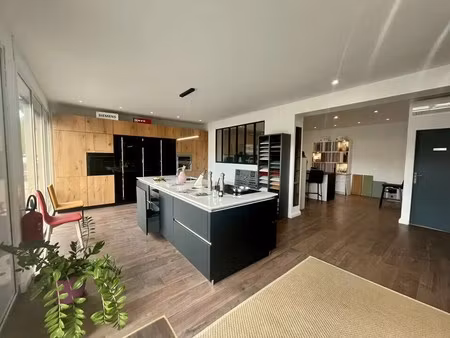 location commerce 68 m²