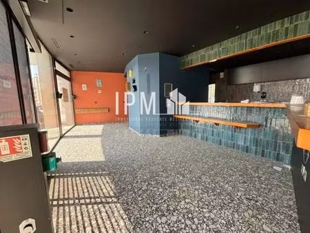 location commerce 135 m²