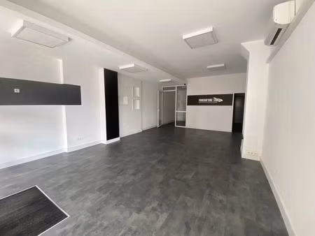 location commerce 58 m²