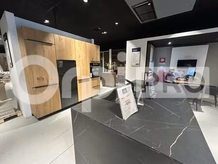 location commerce 436 m²