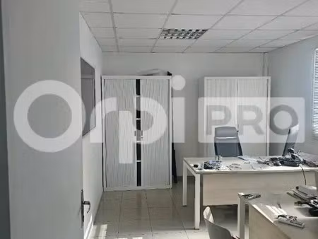 location commerce 71 m²