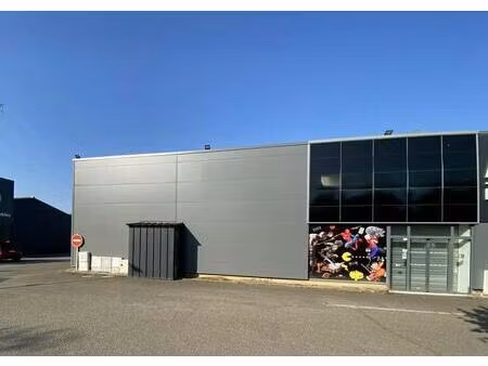 location commerce 193 m²