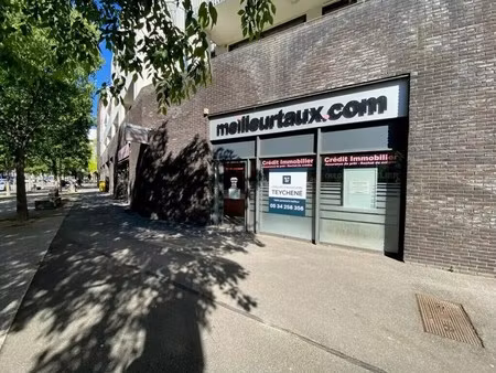 location commerce 121 m²