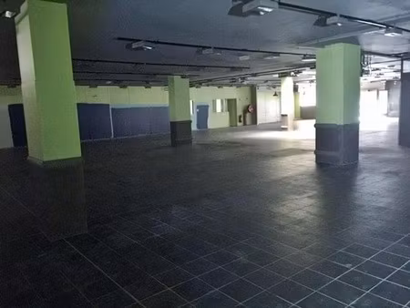 location commerce bollène 84500 2550m²