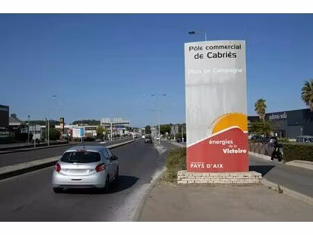 location commerce 990 m²