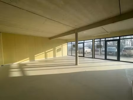 location commerce 90 m²