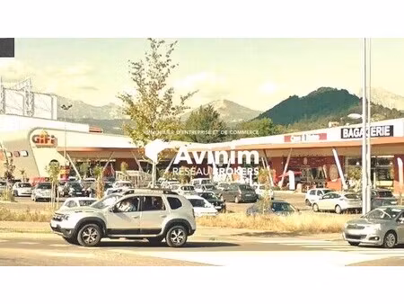 location commerce 419 m²