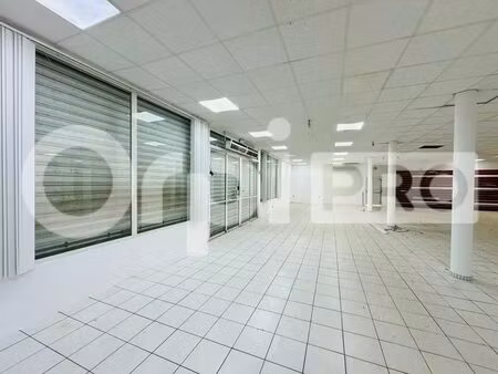 location commerce 399 m²