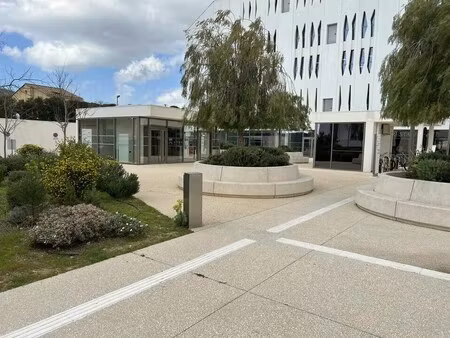 location commerce 13 m² à 1 185 m²