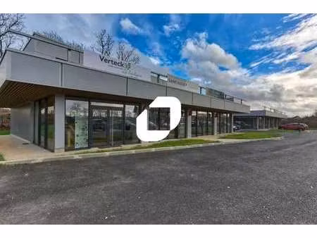 location commerce 135 m²