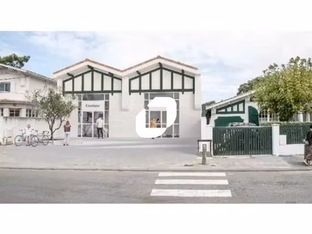 location commerce 571 m²