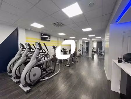 location commerce 298 m²