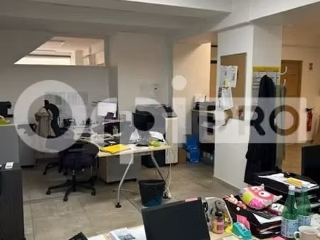 location commerce 138 m²