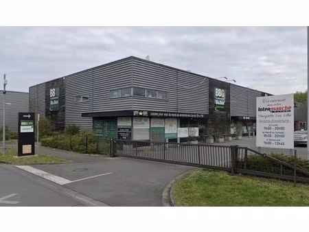 location commerce 158 m²