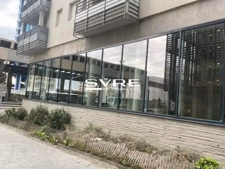 location commerce 223 m²