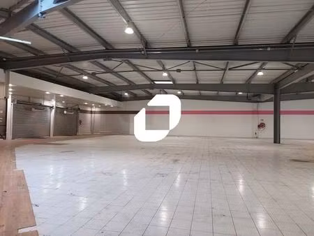 location commerce 2 088 m²