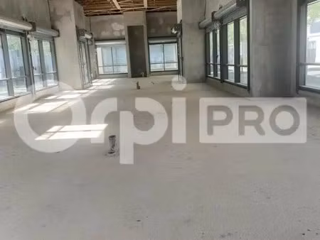 location commerce 200 m²