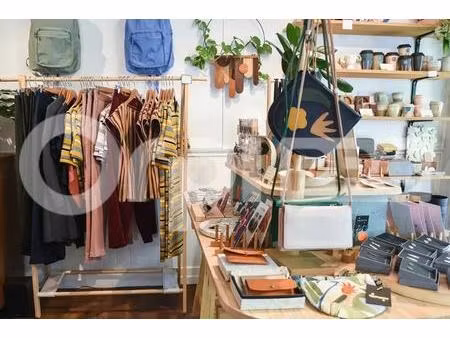 location commerce 45 m²