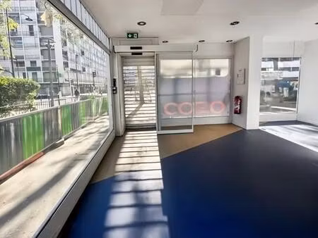 location commerce 63 m²