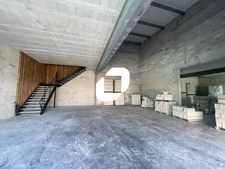 location commerce 105 m² à 265 m²