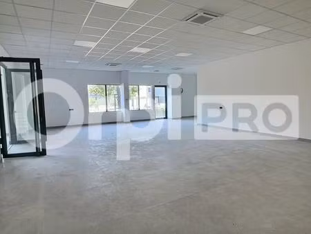 location commerce 116 m²