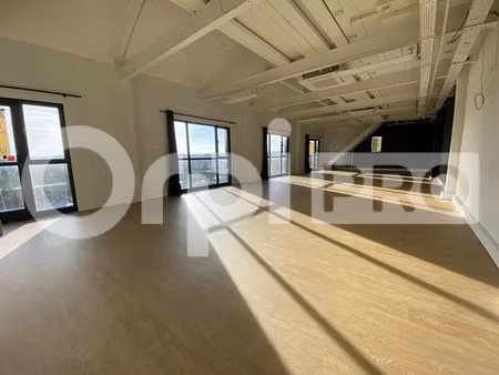 location commerce 163 m²