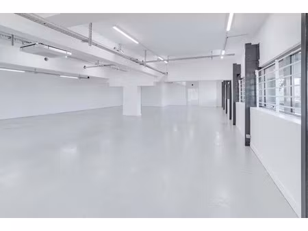 vente local d'activités 689 m²