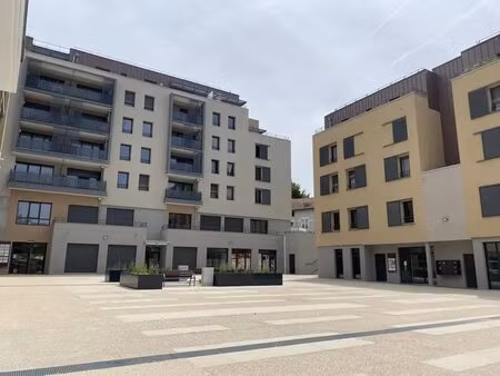 location bureaux 27 m² à 28 m²