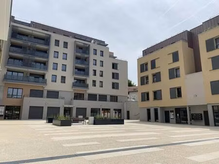 location commerce belley 01300 27m²