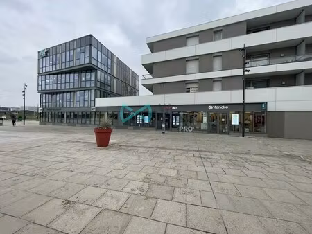 location commerce 133 m²