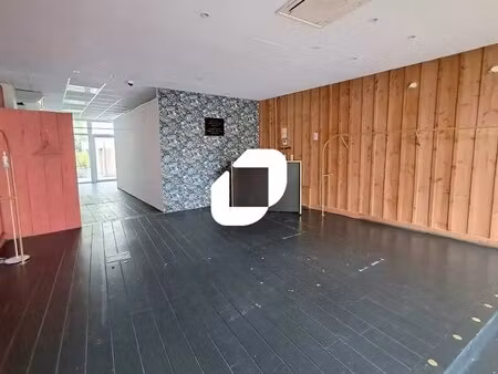 location commerce 74 m²
