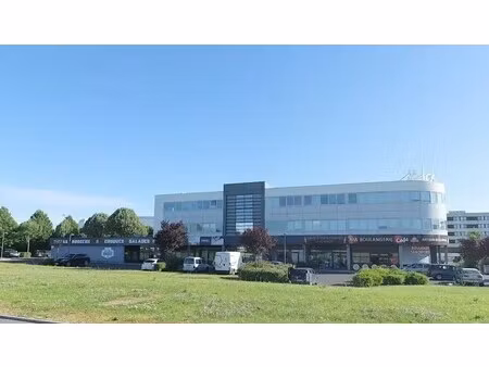 location commerce 180 m²