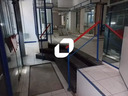 location commerce 272 m²