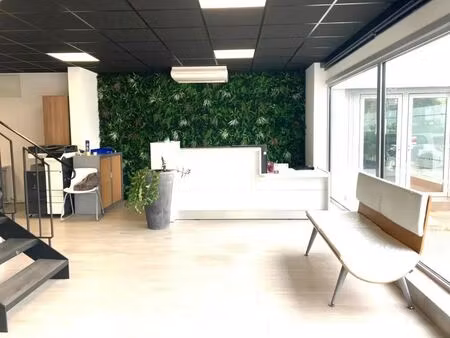 location commerce 328 m²