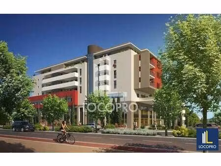 location commerce 325 m²