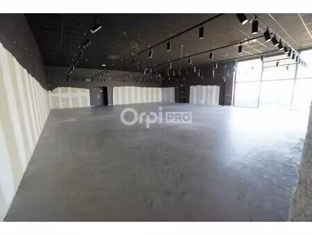 location commerce 300 m²