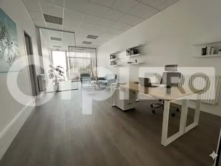 location commerce ris orangis 91130 110m²