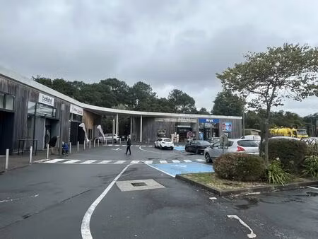 location commerce 300 m²