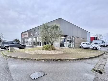 location commerce vannes 56000 606m²