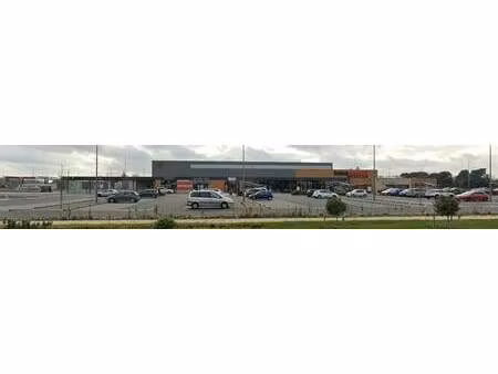 location commerce 53 m²