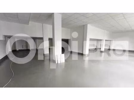 location commerce 361 m²