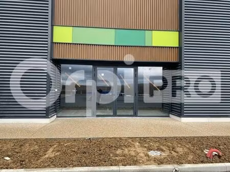 location commerce 475 m²