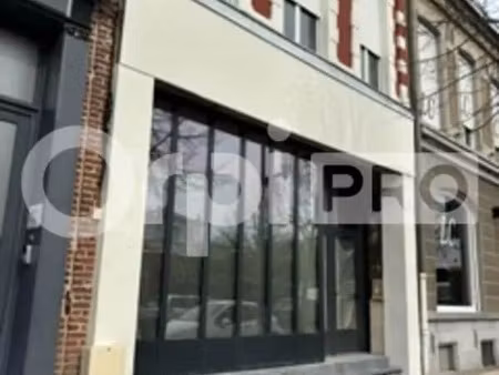 location commerce 120 m²