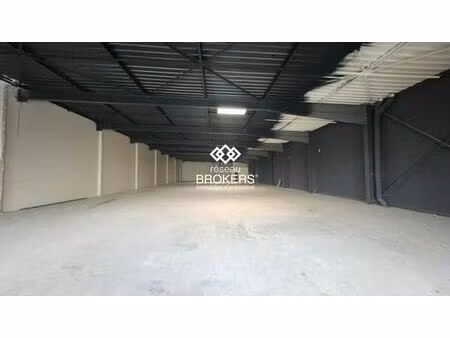 location commerce 740 m²