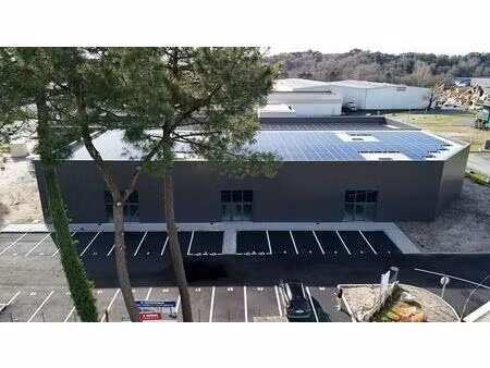 location commerce 335 m² à 790 m²